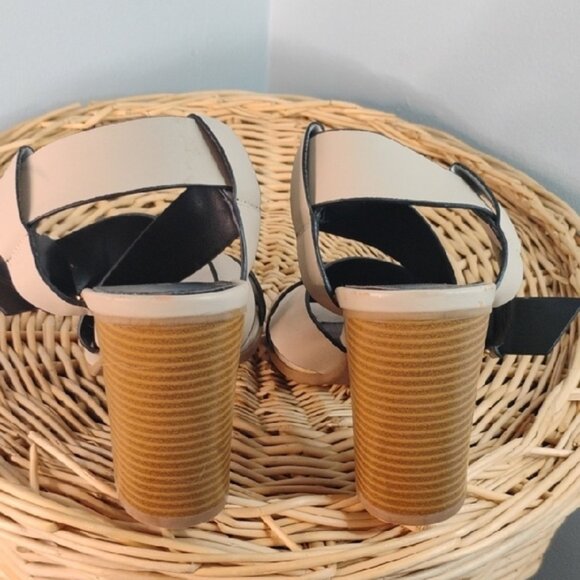 Christian Siriano Taupe Crisscrossed Strappy Block Heel Sandals Women's Size 9 - Picture 10 of 13